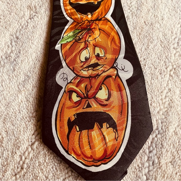 A. Rogers 100% Polyester Halloween Jack O Lanters/Pumpkins Tie - Picture 7 of 11